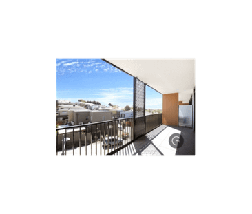 Spacious Apartment In Stunning Location - Photo 4