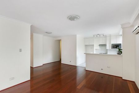 Spacious Two Bedroom in a Central Location - Photo 4