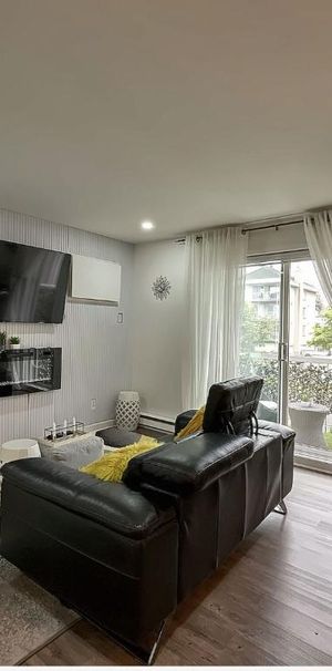 Condo entièrement meublé de A à Z, bien rénové - Photo 1