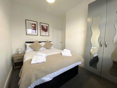 4 bedroom terraced house to rent - Photo 3