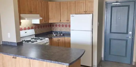 Baseline Court — 1 Bedroom - Photo 2