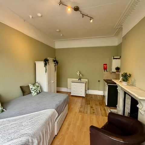 Room in a Shared House, Matheson Road, W14 - Photo 1