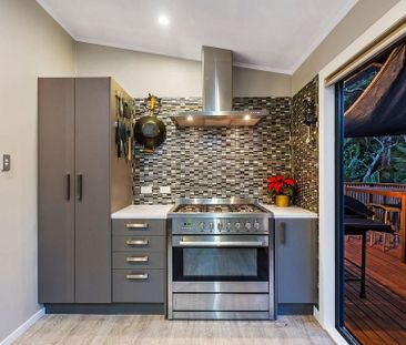 Charming Beach Haven Family Home - Photo 2