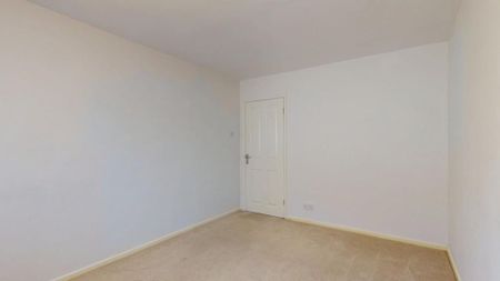 3 bedroom detached bungalow to rent - Photo 2