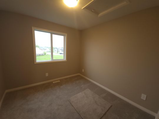 Fully Finished 3 Bedroom townhouse in Sylvan Lake! - Photo 1