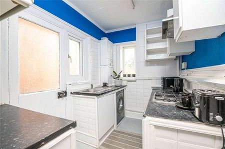 Earls Hall Avenue, Earls Hall Estate, Essex, SS2 - Photo 5