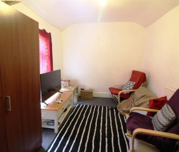 Longcross Street, Adamsdown - Photo 2