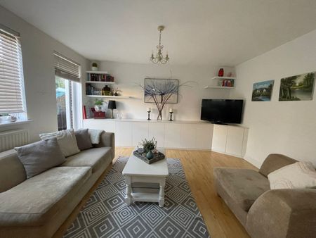 3 Bed Semi-Detached House, Rowditch Lane, SW11 - Photo 2