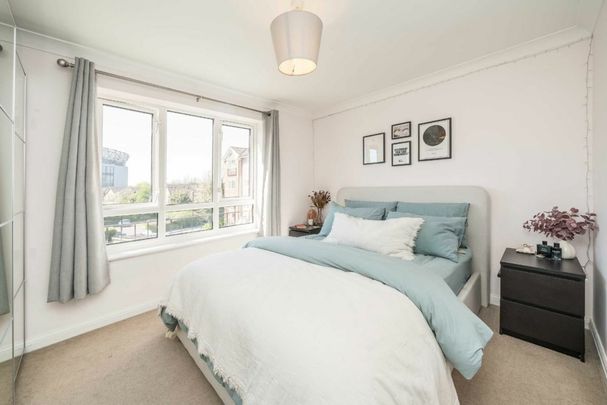 Varsity Drive, TW1, London - Photo 1