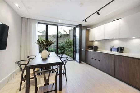 A beautifully designed four bedroom, three bathroom terrace house - Photo 5