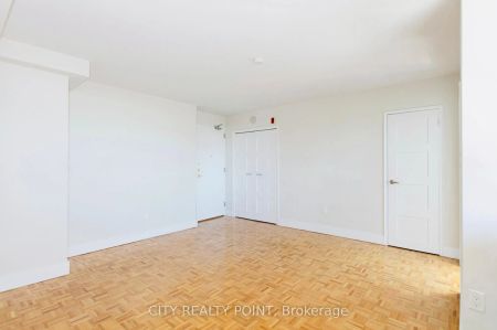 490 Eglinton Avenue E #802 - Photo 2