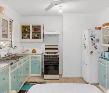 Three bedroom home - Photo 5