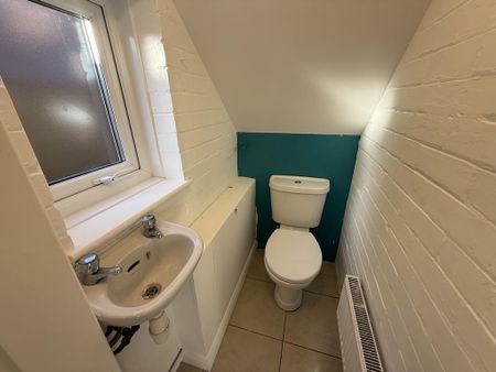 3 bedroom semi-detached house to rent - Photo 2