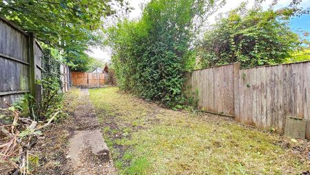 4 bedroom semi-detached house to rent - Photo 4