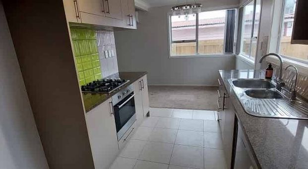 3 Bedroom Home in Papatoetoetoe - Photo 1