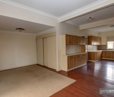 Central three bedroom unit - Photo 3