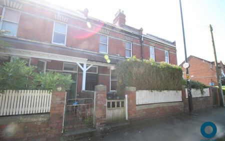 Ocean present this room in a shared house, offered furnished with access to a large garden. Virtual Viewings are available. - Photo 4