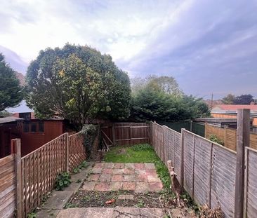Surrey Close - Photo 2