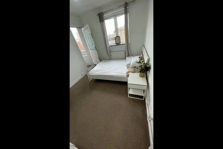 Room in a Shared Flat, Hampstead Road, NW1 - Photo 4