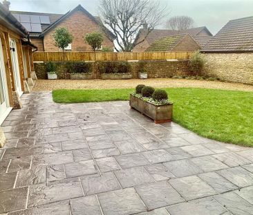 4 bedroom detached house to rent - Photo 4