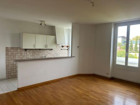 Location Appartement 5 pièces 109m² MONT DE MARSAN 40000 - Photo 4