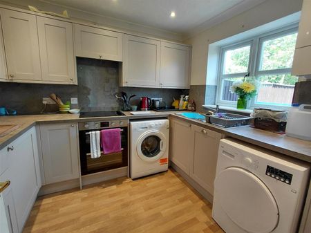 Lampreys Lane, South Petherton, Somerset - Photo 3