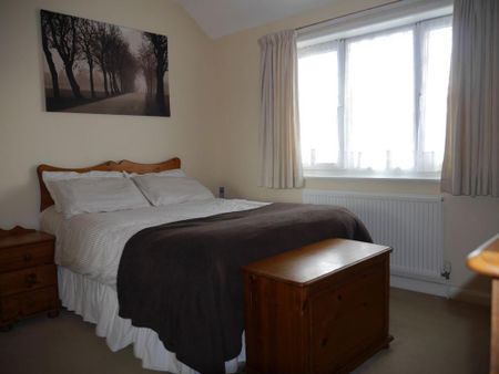 2 bedroom end of terrace house to rent - Photo 2
