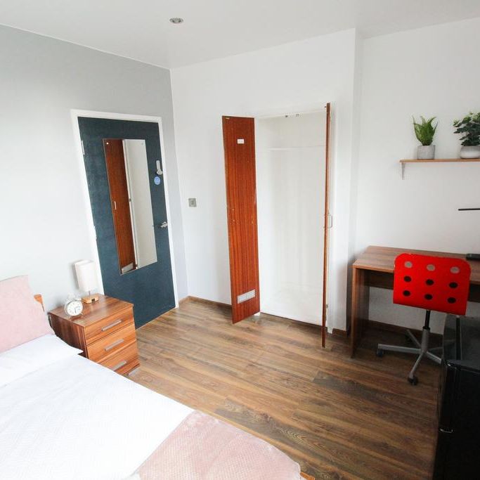11 bedroom house to rent - Photo 1