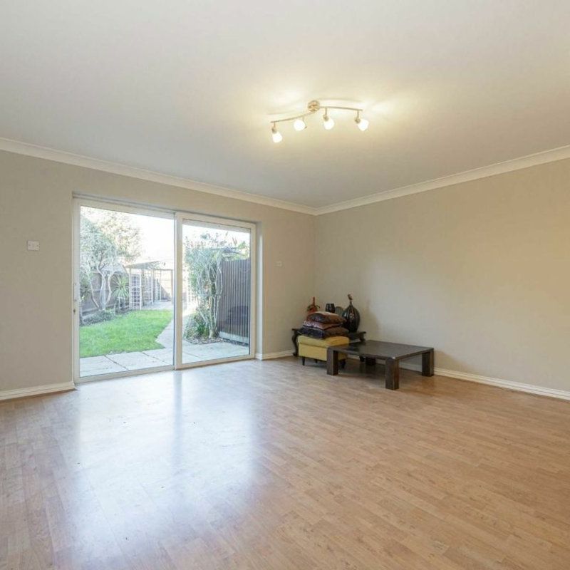 Grove Crescent - Photo 1