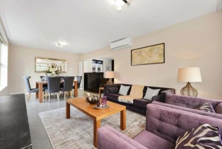 3 Bedroom Flat - Photo 2