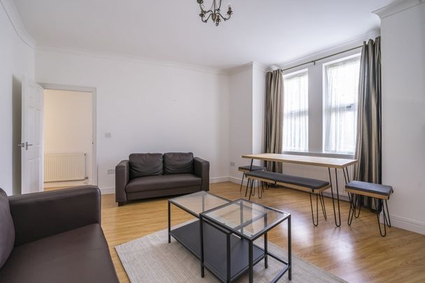 3 bedroom flat to rent - Photo 1