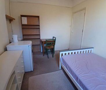 House share to rent - Photo 2