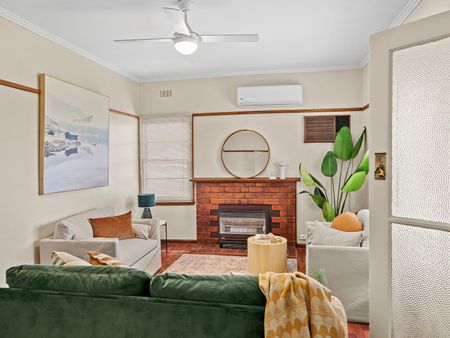 CUTE, COSY AND CENTRAL - Photo 2