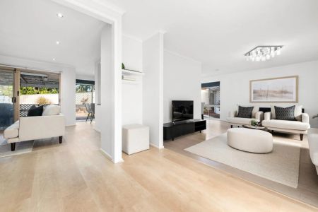 The Perfect Blend of Modern Convenience and Comfort - Photo 2