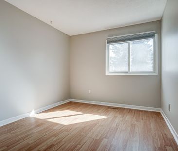 For Lease - 2411 Sovereign Street Unit# 1, Oakville, Ontario - Photo 4