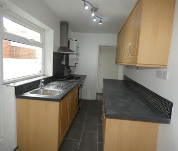 2 bed flat to rent in St Vincent Street, Westoe, South Shields - Photo 3