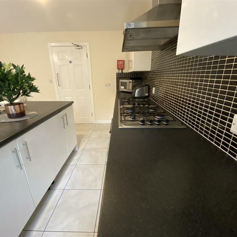 Hearsall Lane Room 8 - Photo 1