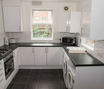 5 bed Semi-Detached House for Rent - Photo 5