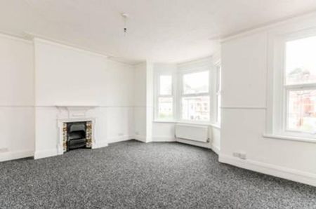 3 bedroom apartment to rent - Photo 2