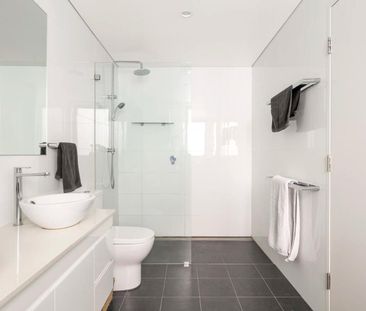 Contemporary north facing one-bedroom apartment in the heart of Sur... - Photo 4