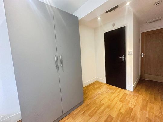 1 bedroom in a house share to rent - Photo 1