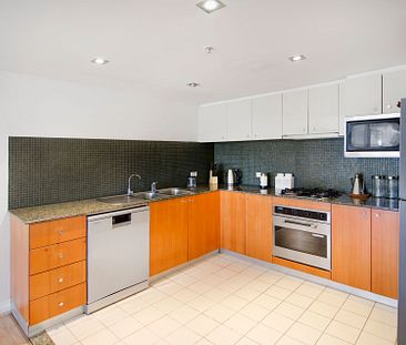 Modern One Bedroom Apartment on Finger Wharf - Photo 4