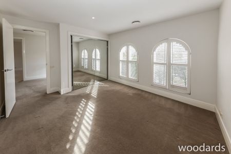 Neo-Georgian Canterbury Elegance! - Photo 3