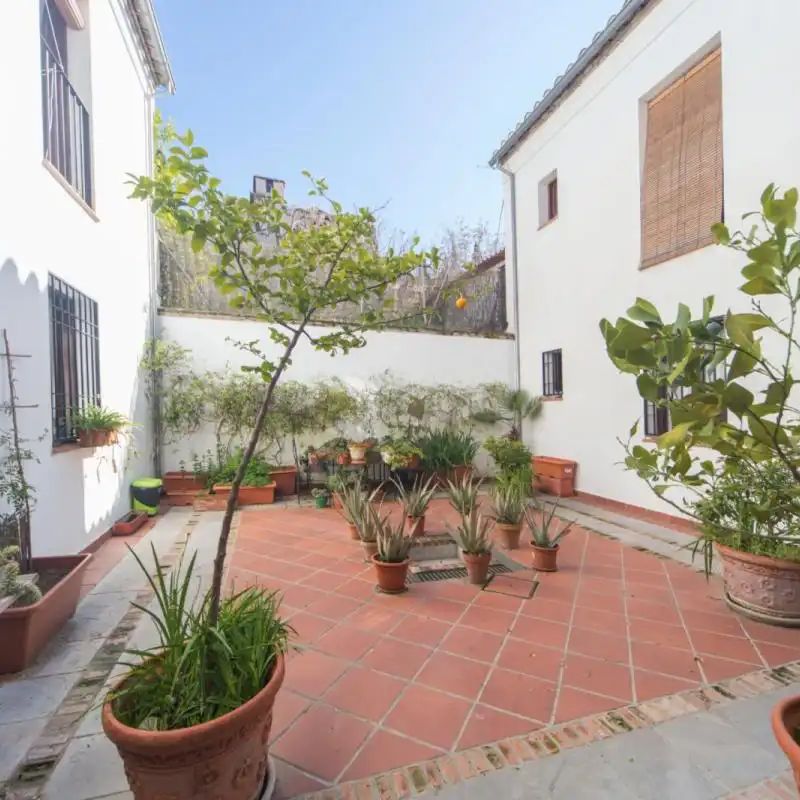 Granada - Photo 1