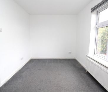 2 bedroom end of terrace house to rent - Photo 2