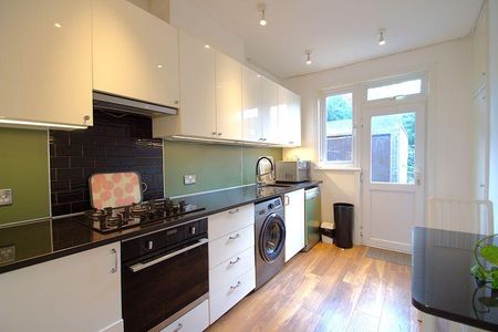 3 bedroom semi-detached house to rent - Photo 3