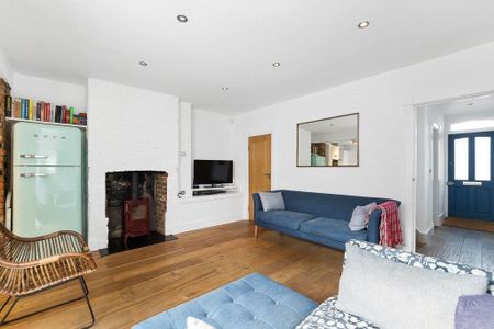 3 bedroom semi-detached house to rent - Photo 5