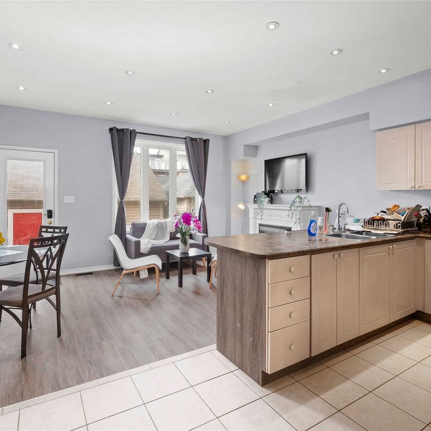 Deluxe Basement - Boake Street (Female Only) - Photo 1