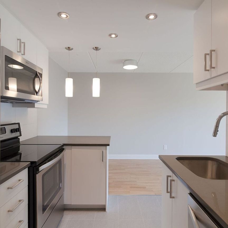 St. Lambert - Photo 1