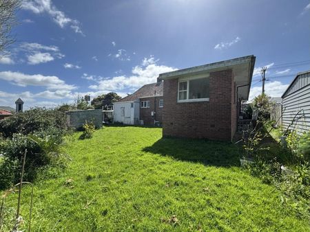 2/3 bedrooms home with plenty parking spaces - Photo 5